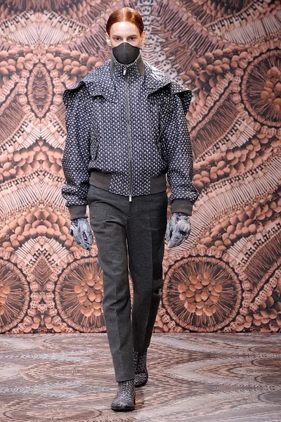 Look 12